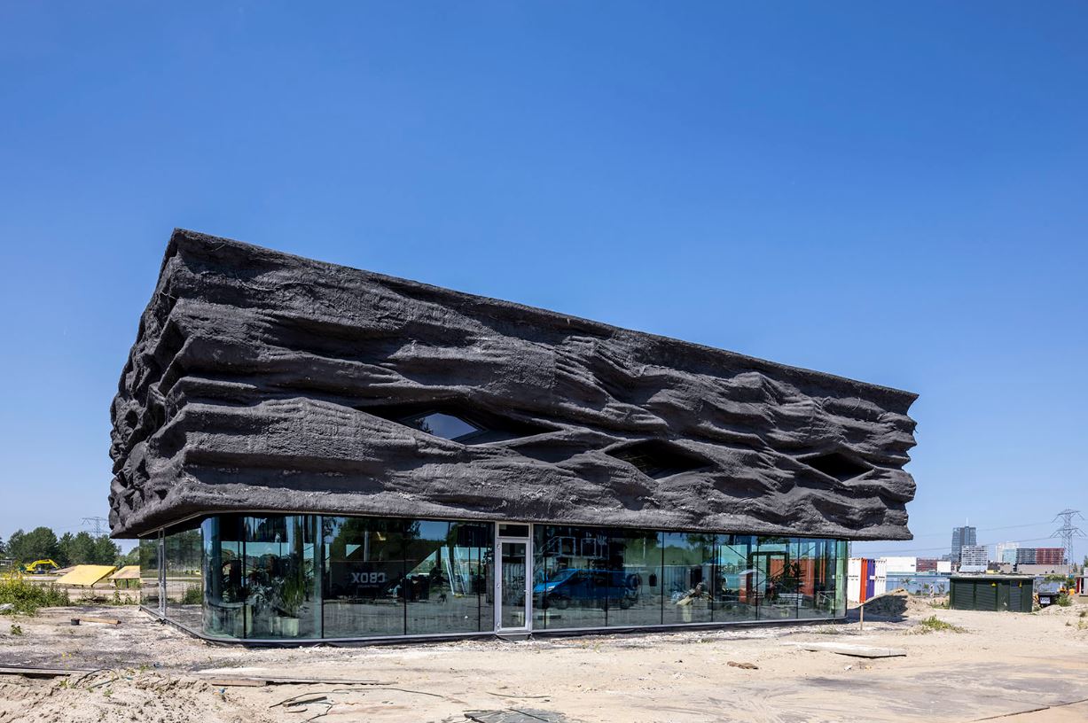 The façade is coated in Tierrafino PROtect