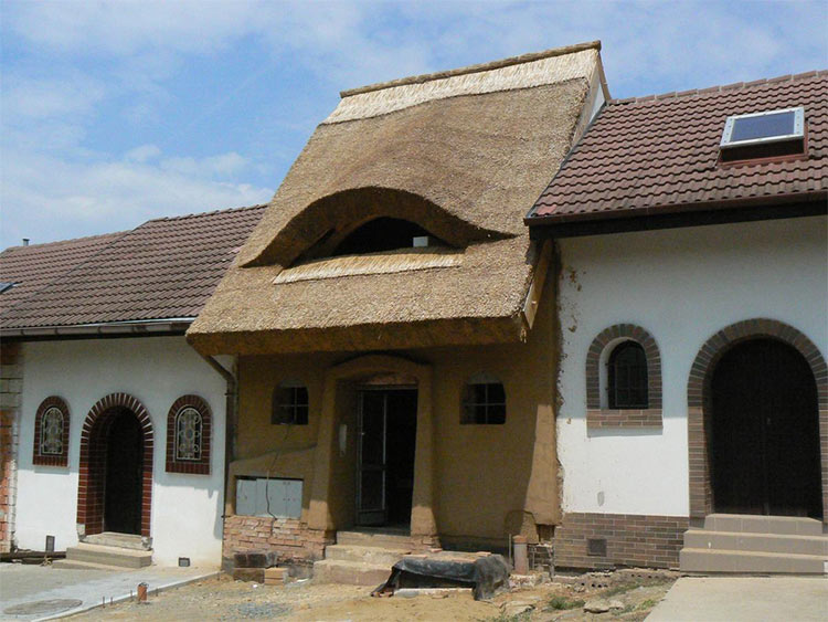 Pavel Otáhal, Tomáš Sedláček - rákosová střecha v Kobylí